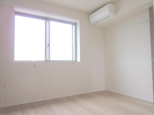 Ｆｕｎｎｙ　ｔｅｒｍｓの寝室|2面採光で明るい雰囲気のお部屋です