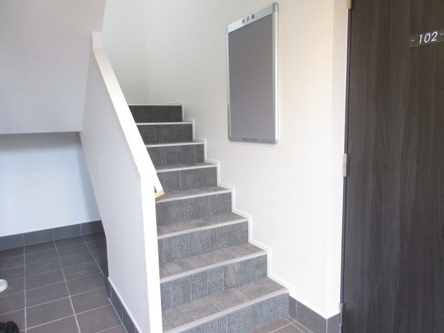 Ｆｕｎｎｙ　ｔｅｒｍｓのロビー|快適な屋内共用階段