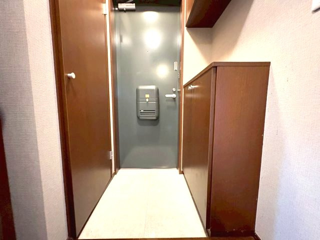 新栄プロパティー古市Ⅱの玄関