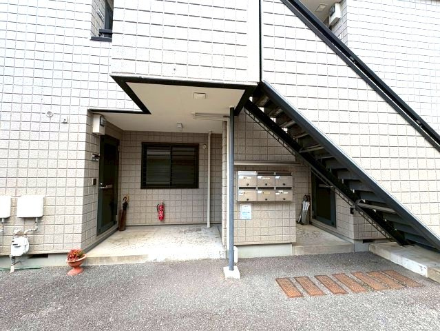 新栄プロパティー古市Ⅱのエントランス