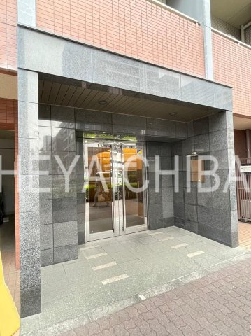 グロースメゾン亀戸のエントランス