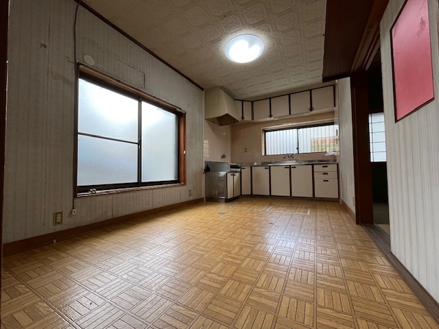 河内⻑野市北⻘葉台貸家の居間・リビング