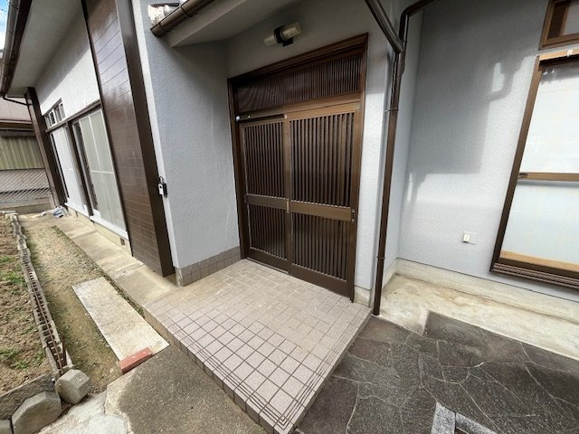 河内⻑野市北⻘葉台貸家のエントランス