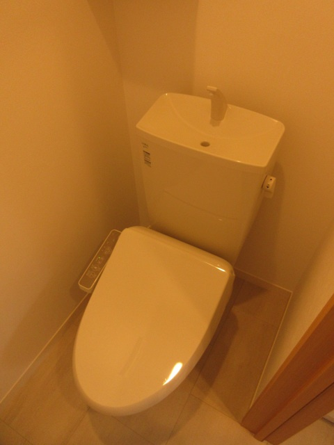 調布市調布ケ丘４丁目のアパートのトイレ