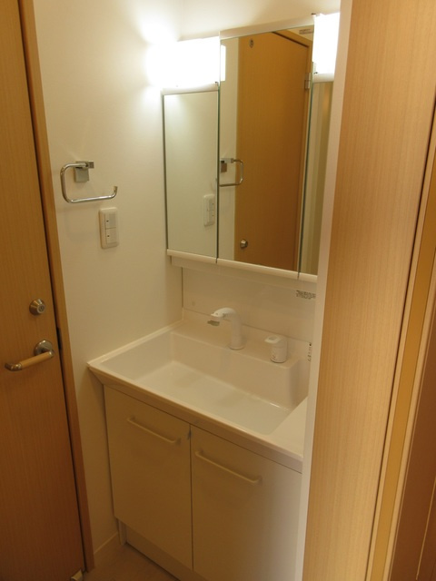 調布市調布ケ丘４丁目のアパートの洗面所