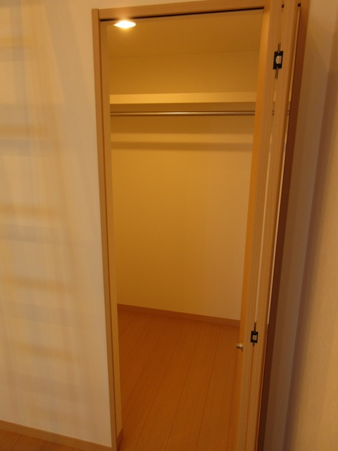 調布市調布ケ丘４丁目のアパートの収納