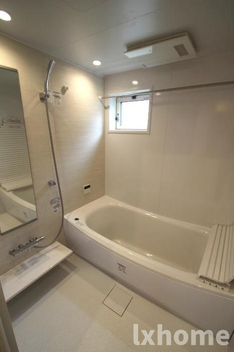 sophia court桜町の浴室|広くて明るい寝室