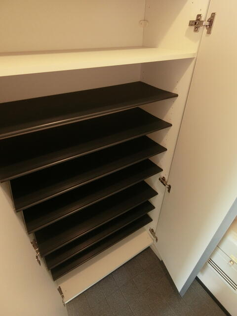 調布市富士見町４丁目のアパートの収納|玄関収納