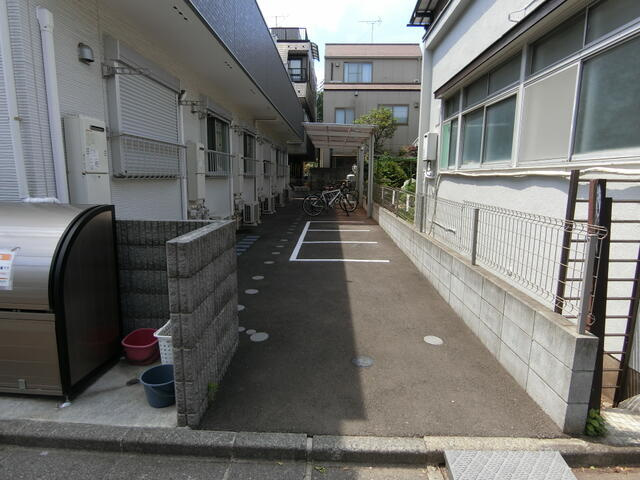 調布市富士見町４丁目のアパートのロビー|駐輪場