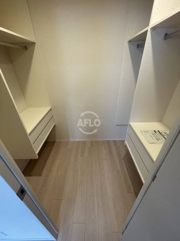スプランディッド弁天町WEST　八幡屋小学校区の収納|スプランディッド弁天町WEST　ウォークインクローゼット