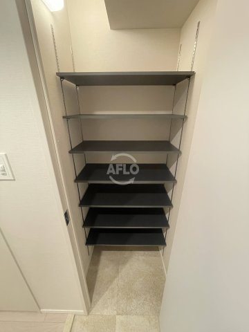 スプランディッド弁天町WEST　八幡屋小学校区の収納|スプランディッド弁天町WEST　シューズインクローゼット