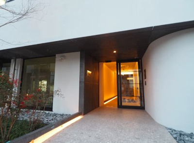 【エントランス】 | ワンルーフレジデンス上野御徒町 | 清潔なエントランスです