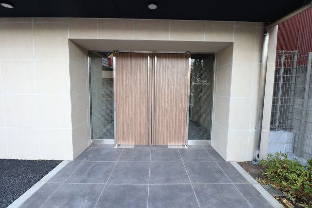 GENOVIA堀切菖蒲園のエントランス