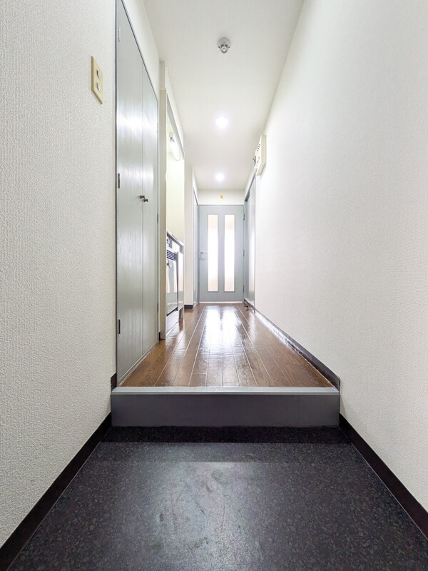 クレッセント西荻窪の玄関