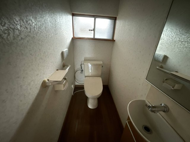 さぬき市造田是弘中古戸建のトイレ