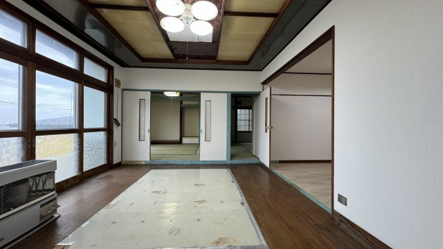 室蘭市宮の森町2丁目戸建の居間・リビング|空室時のリビング写真