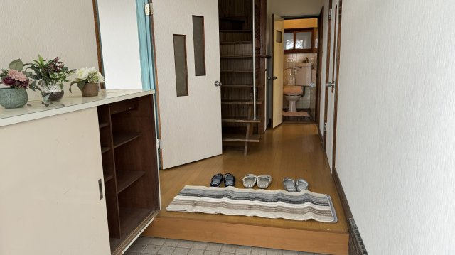 室蘭市宮の森町2丁目戸建の玄関|空室時の玄関写真