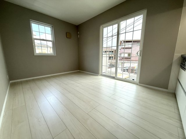 2方向からの採光があって明るいお部屋です♪