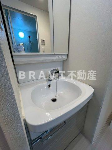 プレサンス北浜オリジン　BRAVI不動産の独立洗面台|【プレサンス北浜オリジン】朝の支度にも助かる、独立の洗髪洗面化粧台