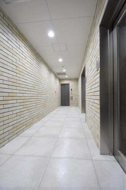 サンリット六町Ⅱのロビー|Ｂ１Ｆ　共用廊下