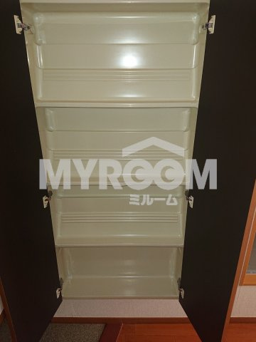 ハイネスコートの収納|玄関収納（同一仕様写真）