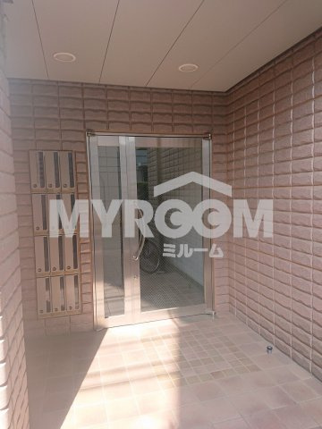 ハイネスコートのエントランス