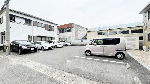 ＳＥＥＤＳ ＷＩＴ 佐古の駐車場