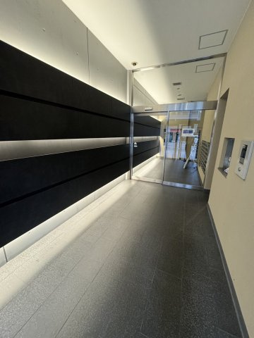 オーパスホームズ千駄木のエントランス