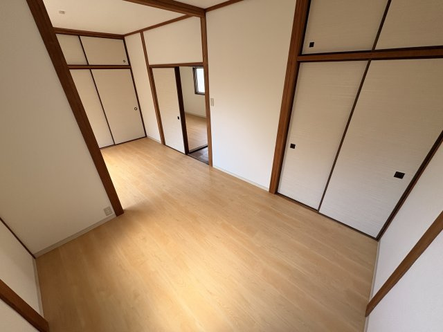 富雄元町4丁目戸建の居間・リビング