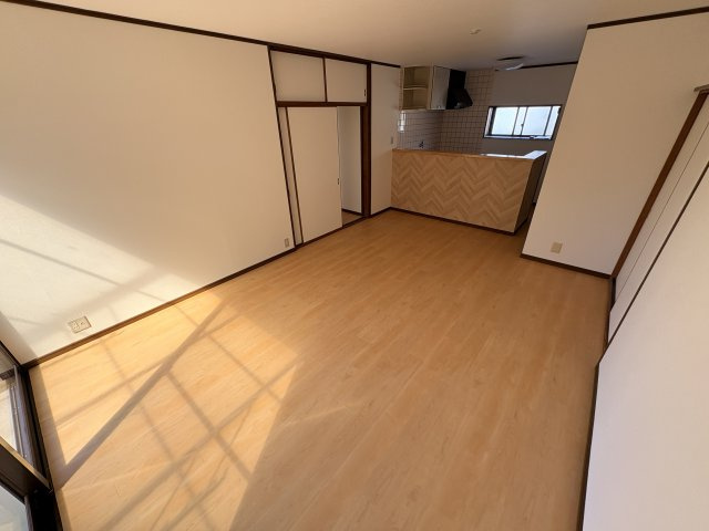 富雄元町4丁目戸建の居間・リビング