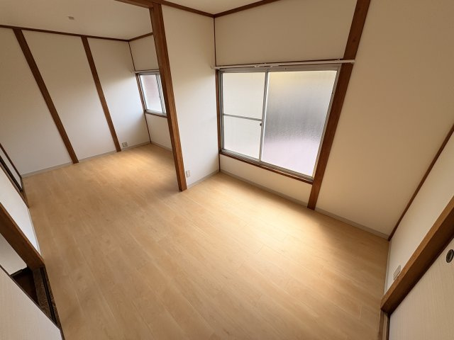 富雄元町4丁目戸建の洋室