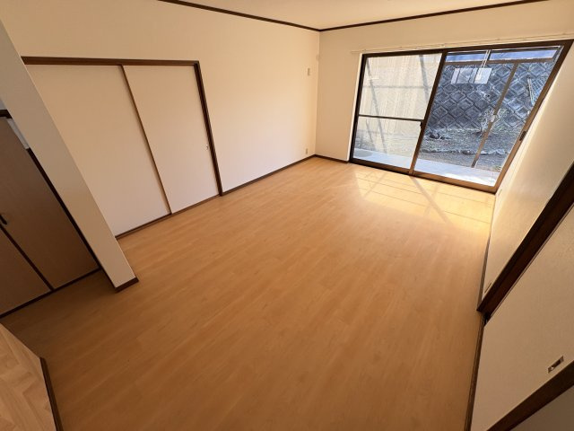 富雄元町4丁目戸建の居間・リビング