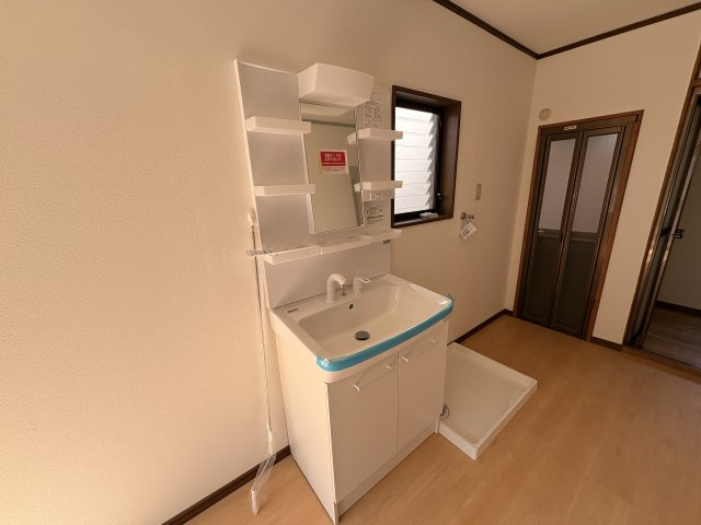 富雄元町4丁目戸建の洗面所