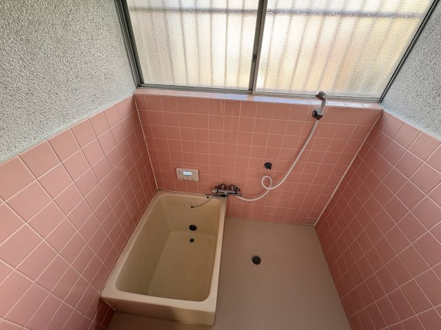 富雄元町4丁目戸建の浴室