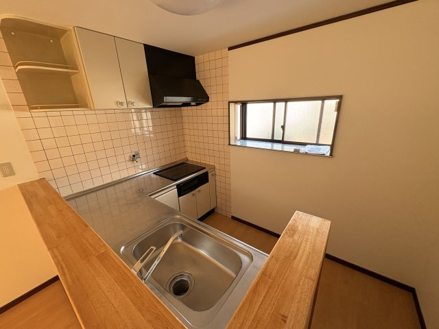 富雄元町4丁目戸建のキッチン