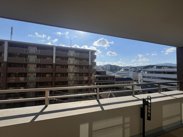 【展望】 | アーサー平尾センティオ | 周辺に視界を遮る建物がないので日当りが確保されており、眺望にも開放感があります