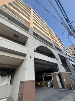 【外観】 | 西鉄平尾駅まで徒歩6分の好立地。敷地内駐車場に空きがあるのもおすすめポイントです
