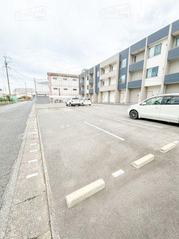 アメニティ諏訪野の駐車場|駐車スペースもあります☆