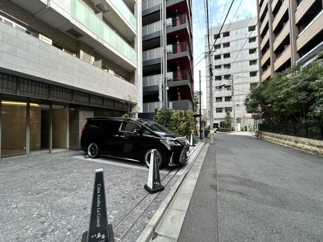 カーサ麻布ＡＮＮＥＸ　402の駐車場