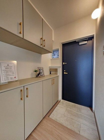 【玄関】 | サングレート長尾 | 玄関には収能力の高いシューズボックスがセットされています