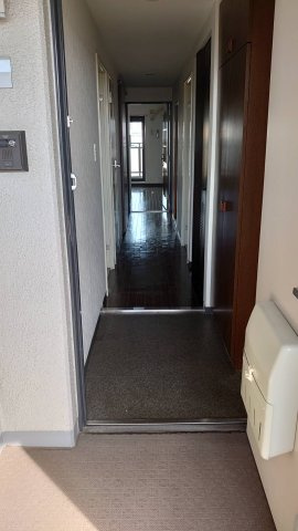 ネオハイツアメティ228の玄関|「ただいま～」と帰ってきた時こんな感じです。　◎鍵は当社にあるのでスムーズに内覧出来ます