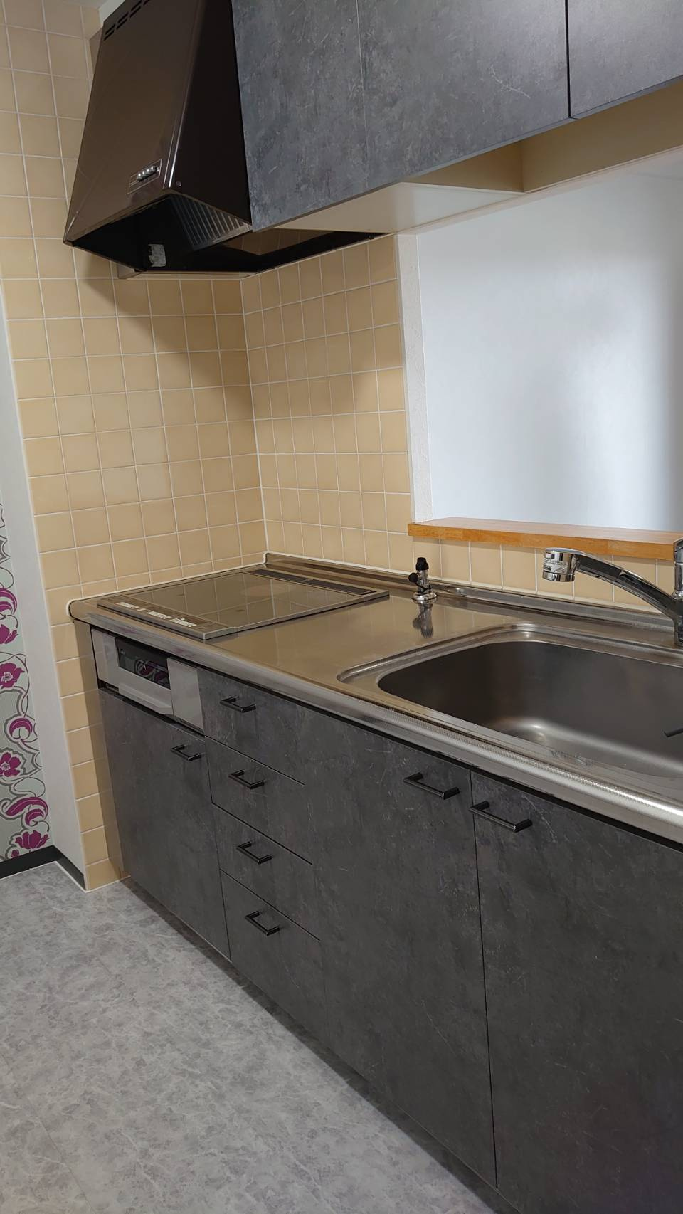 ネオハイツアメティ228のキッチン|システムキッチン・IHコンロ　◎鍵は当社にあるのでスムーズに内覧出来ます