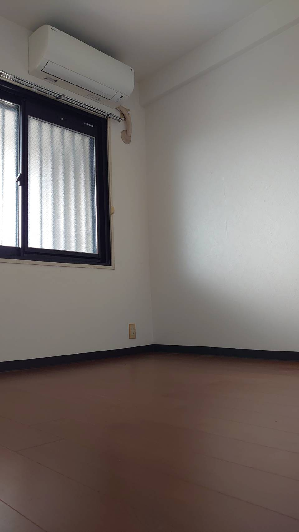 ネオハイツアメティ228の洋室|洋室約4.1帖　エアコン付き　◎鍵は当社にあるのでスムーズに内覧出来ます