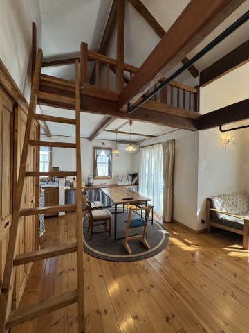 伊勢崎市田部井町1丁目の居間・リビング