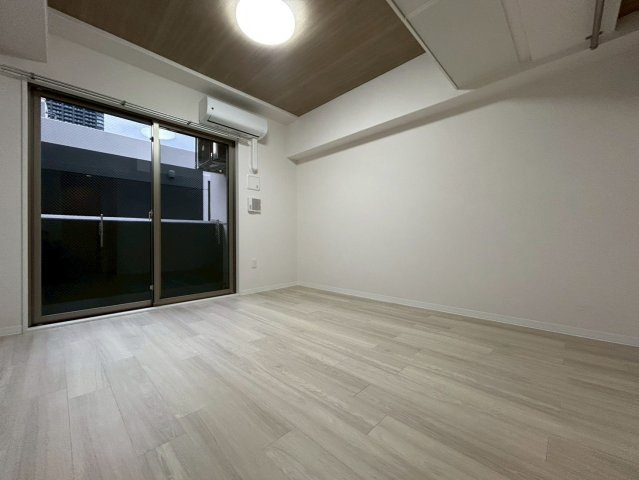 SERENiTE北浜の洋室