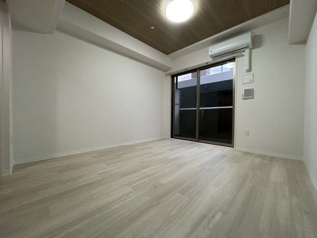 SERENiTE北浜の洋室