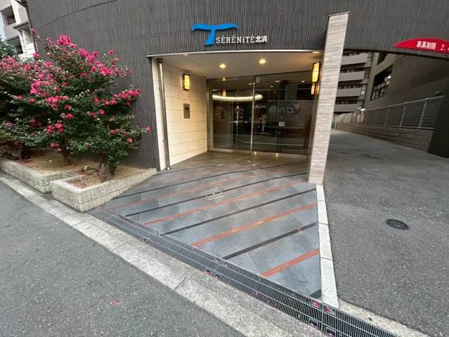 SERENiTE北浜のエントランス