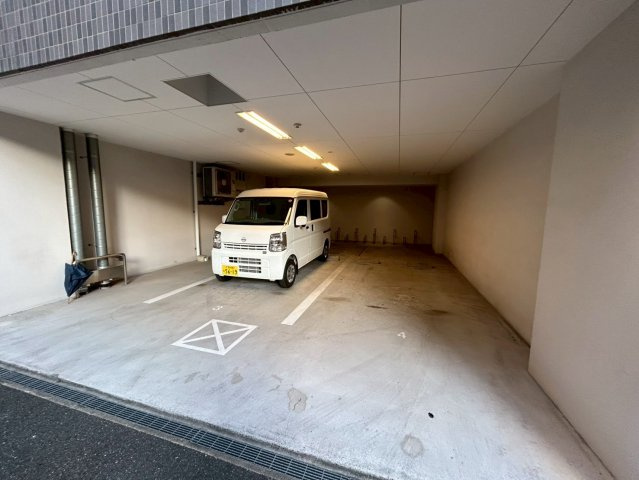 SERENiTE北浜の駐車場