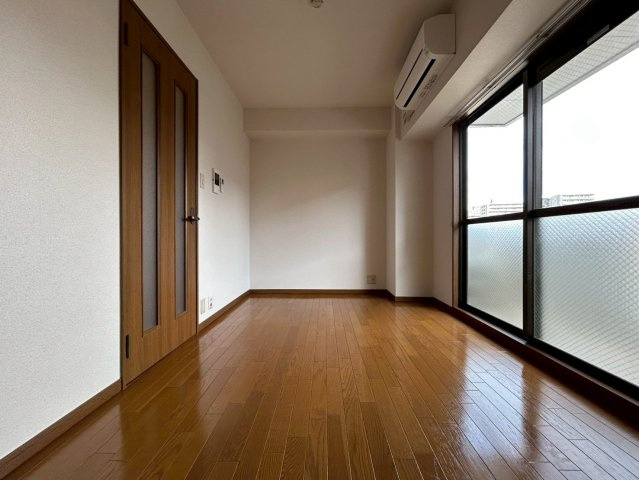 クレセール阿波座の洋室