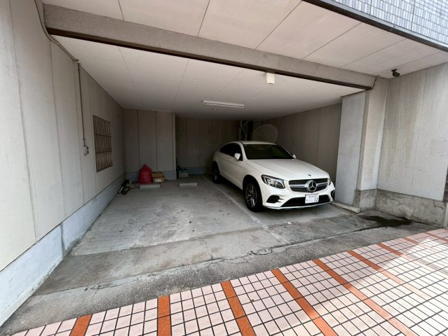 クレセール阿波座の駐車場